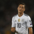 “德国足球名将厄齐尔宣布退役，回顾其辉煌职业生涯”